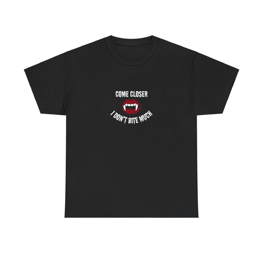 "Come closer I don´t bite much" Tee